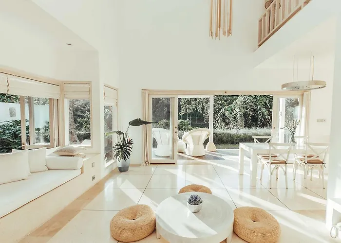 Cloud Nine Estate Villa *